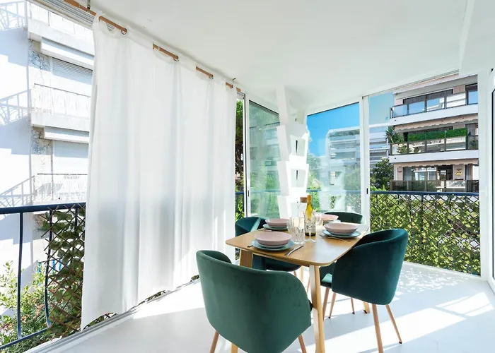 Bright 1-Br Apartment Walk To The Beach